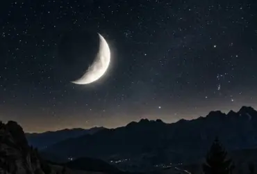 Lua Crescente gibosa com 78% de iluminação no céu noturno de Mato Grosso.