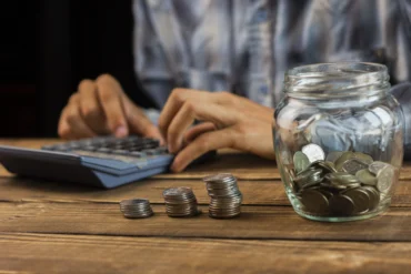 Entender a renda fixa ajuda a construir segurança financeira desde o primeiro salário