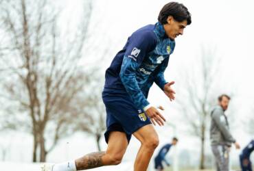 Parma x Cagliari: onde assistir ao vivo e escalações do duelo pelo Campeonato Italiano. Imagem: Divulgação Parma