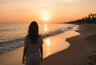 Pessoa contemplando o horizonte em um momento de silêncio e reflexão durante o feriado de carnaval.