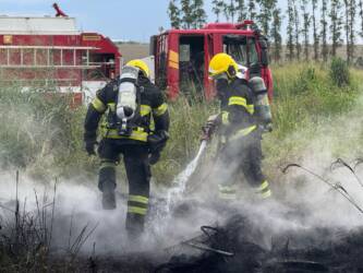 Incêndio em descarte irregular de pneus mobiliza Corpo de Bombeiros em Lucas do Rio Verde