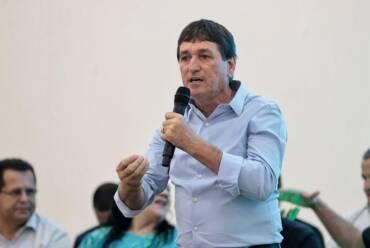 Prefeito de Tangará da Serra discursando