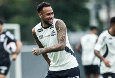 Santos x Vasco ao vivo: onde assistir, escalações e tudo sobre o duelo na Vila Belmiro pelo Brasileirão. Imagem: Raul Baretta/Santos FC