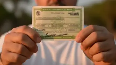 Ilustração representando a transferência digital do título de eleitor entre cidades.