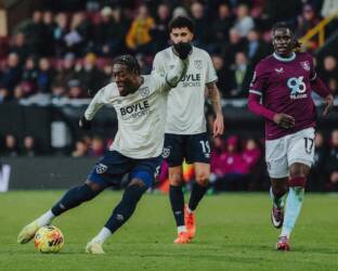 West Ham x Manchester United: onde assistir, escalações e tudo sobre o duelo da Premier League. Imagem: Divulgação West Ham