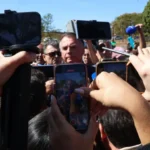 Moraes manda colocar tornozeleira em Bolsonaro e impõe novas restrições na prisão domiciliar