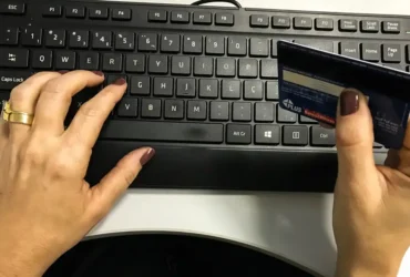 Juros do cartão de crédito aumentam e pressionam famílias em fevereiro