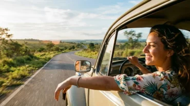 Quem for pego dirigindo com o braço para fora tomará multa de R$ 130