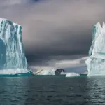 Degelo acelerado nos polos acende alerta global para cidades costeiras