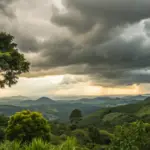 São José do Rio Claro sob nuvens em 01/03/2026