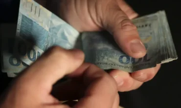 Inflação sobe para 4,31% e mercado ajusta projeções econômicas