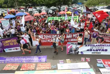 Feminicidio motiva protesto de mulheres no 8 de março em Brasília