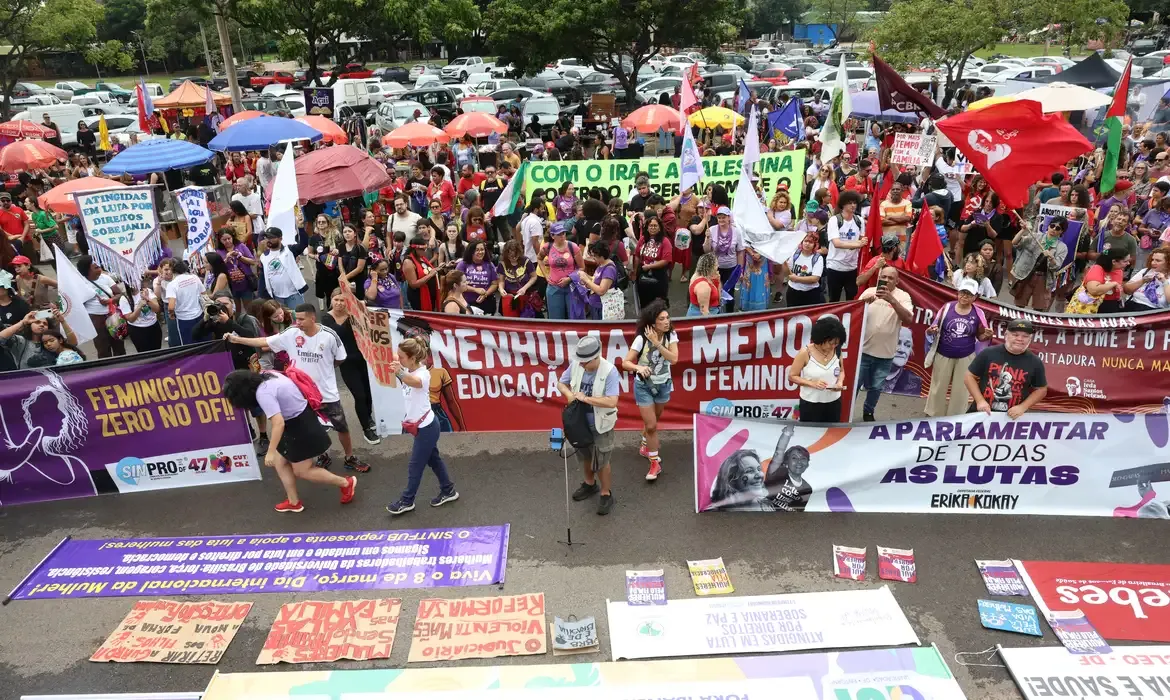 Feminicidio motiva protesto de mulheres no 8 de março em Brasília