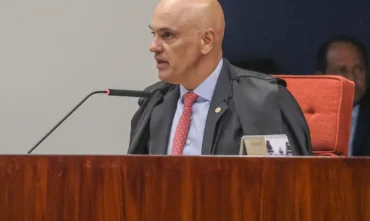 Alexandre de Moraes nega viagens em aviões de Vorcaro
