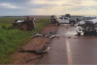 Motorista morre em batida entre Strada e S10 no interior