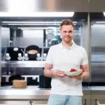 Robô cozinheiro com IA vence prêmio internacional de robótica