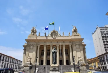 Ferros-velhos poderão ser fechados por venda de cobre roubado no Rio