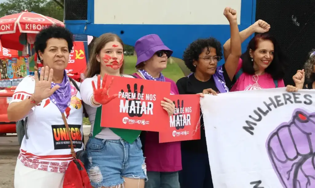 Protestos marcam o 8 de março com atos contra violência e feminicidio no Brasil