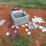 Cofre arrombado com documentos e cheques é encontrado em terreno baldio em Lucas do Rio Verde