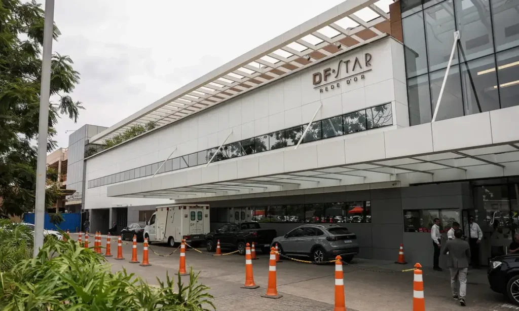 Bolsonaro apresenta melhora clínica, mas permanece na UTI sem previsão de alta