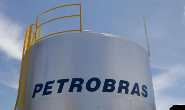 Distribuidoras pedem à Petrobras ampliar importação de diesel para estabilizar preços