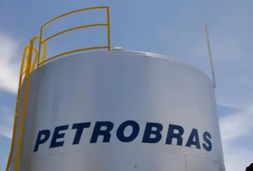 Distribuidoras pedem à Petrobras ampliar importação de diesel para estabilizar preços