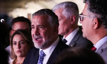 Bolsonaro é alvo de pedido de indiciamento em relatório alternativo da CPMI