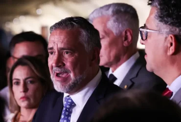 Bolsonaro é alvo de pedido de indiciamento em relatório alternativo da CPMI