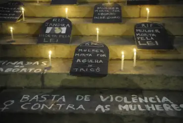 Mulheres ocupam ruas no 8 de março contra violência e escala 6x1