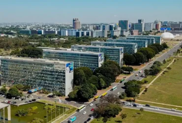 Lei reorganiza carreiras no Executivo e cria mais de 24 mil cargos