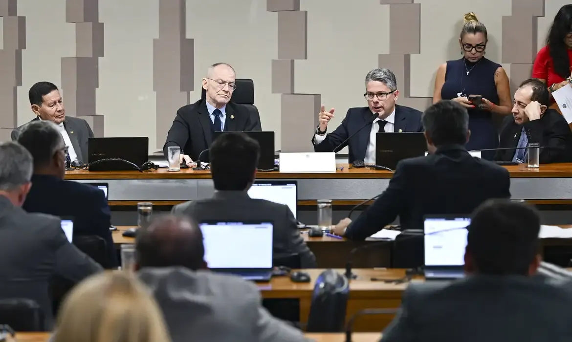 CPI aprova avanço em investigação sobre beneficiários do Banco Master