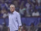 ‘Sigo minha caminhada’: Tite publica carta de despedida do Cruzeiro e manda recado após queda