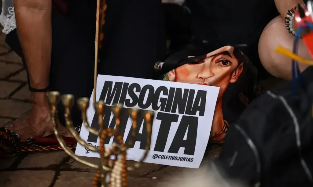 Misoginia entra em debate com projeto que prevê até 5 anos de prisão