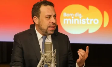 Governo anuncia projeto de urgência para fim da escala 6x1