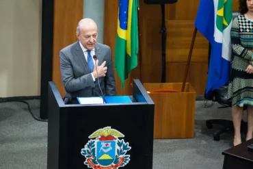 Posse de Pivetta como governador ocorre na ALMT