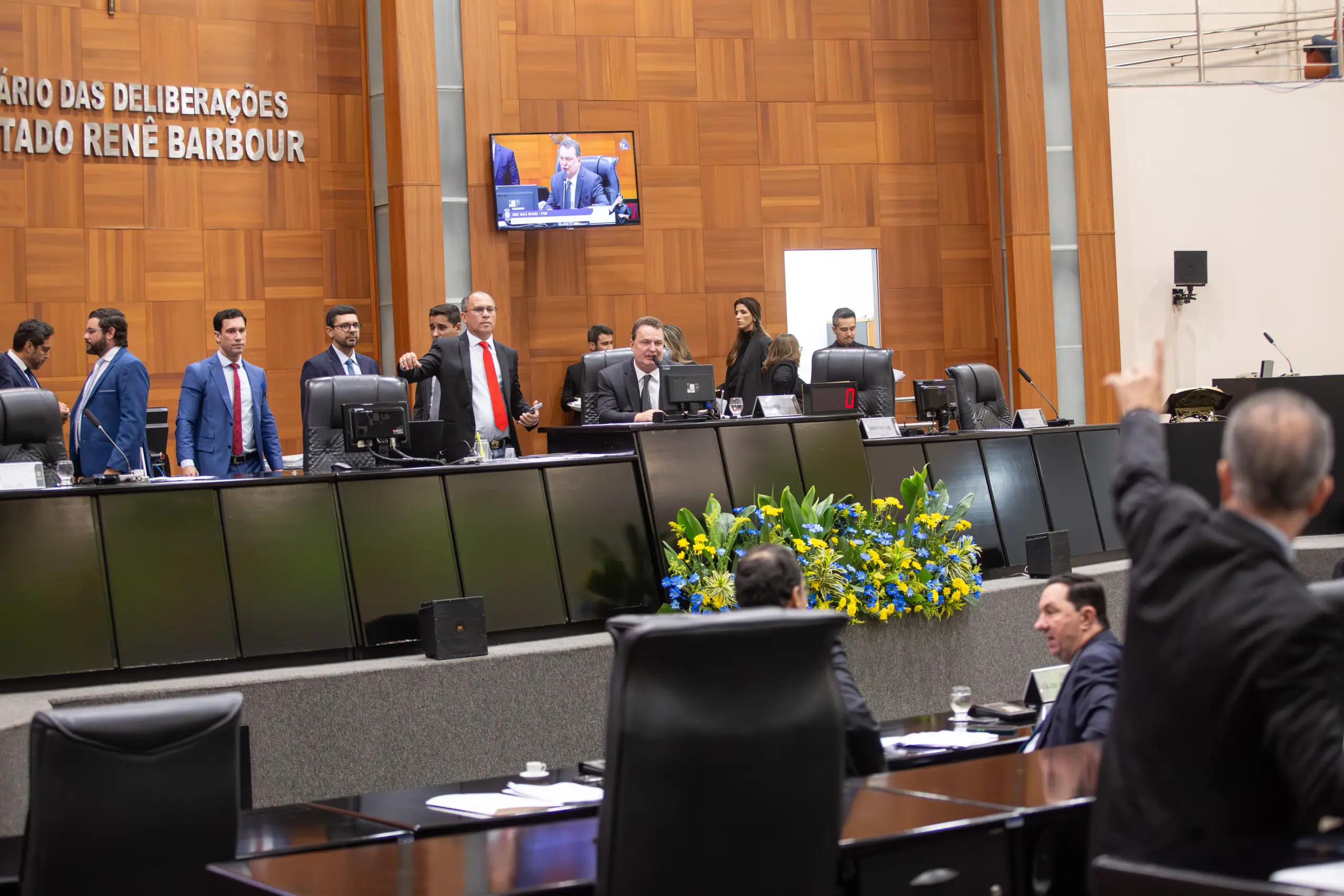 ALMT atualiza blocos e comissões permanentes
