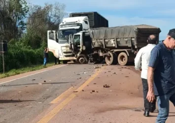 Acidente grave com quatro veículos deixa um morto na BR-163 em Sinop