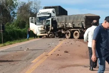Acidente grave com quatro veículos deixa um morto na BR-163 em Sinop