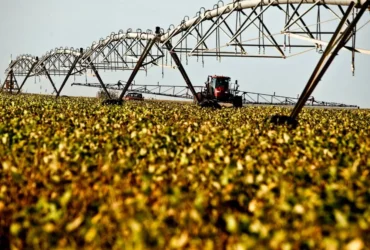 Agro deve faturar R$ 1,39 trilhão em 2026, com queda puxada por preços menores