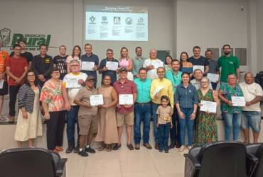 Apicultores de Lucas do Rio Verde recebem certificados de programa de assistência técnica do Senar