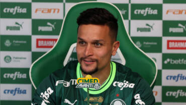 Atacante Arthur, ex Palmeiras