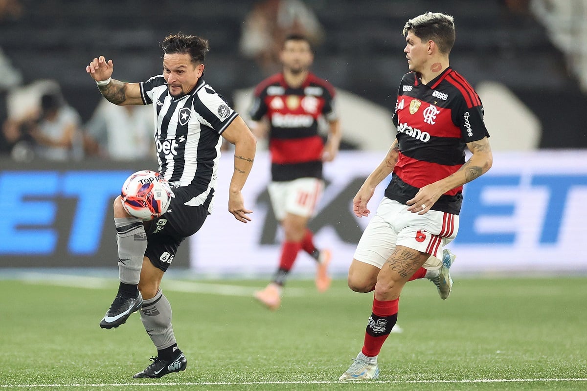 Botafogo x Flamengo: onde assistir ao clássico carioca ao vivo, horário e prováveis escalações do Brasileirão 2026. Imagem: Vitor Silva/BFR