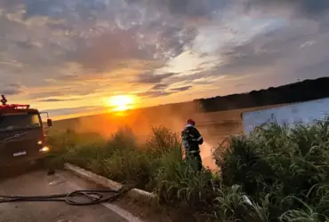 Incêndio em caminhão mobiliza Bombeiros na BR-070