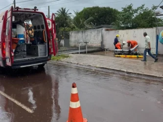 Bombeiros socorrem homem com ferimento na cabeça
