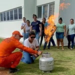 Brigada de incêndio capacita servidores em Vila Rica
