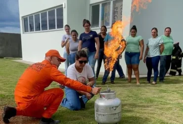 Brigada de incêndio capacita servidores em Vila Rica