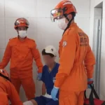 Adolescente é socorrido após queda em escola em Comodoro