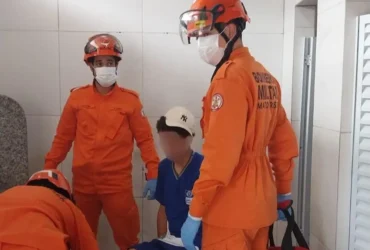 Adolescente é socorrido após queda em escola em Comodoro