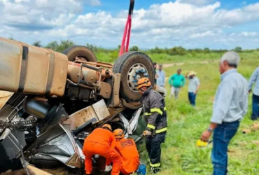 Acidente na MT-244 deixa motorista preso em ferragens