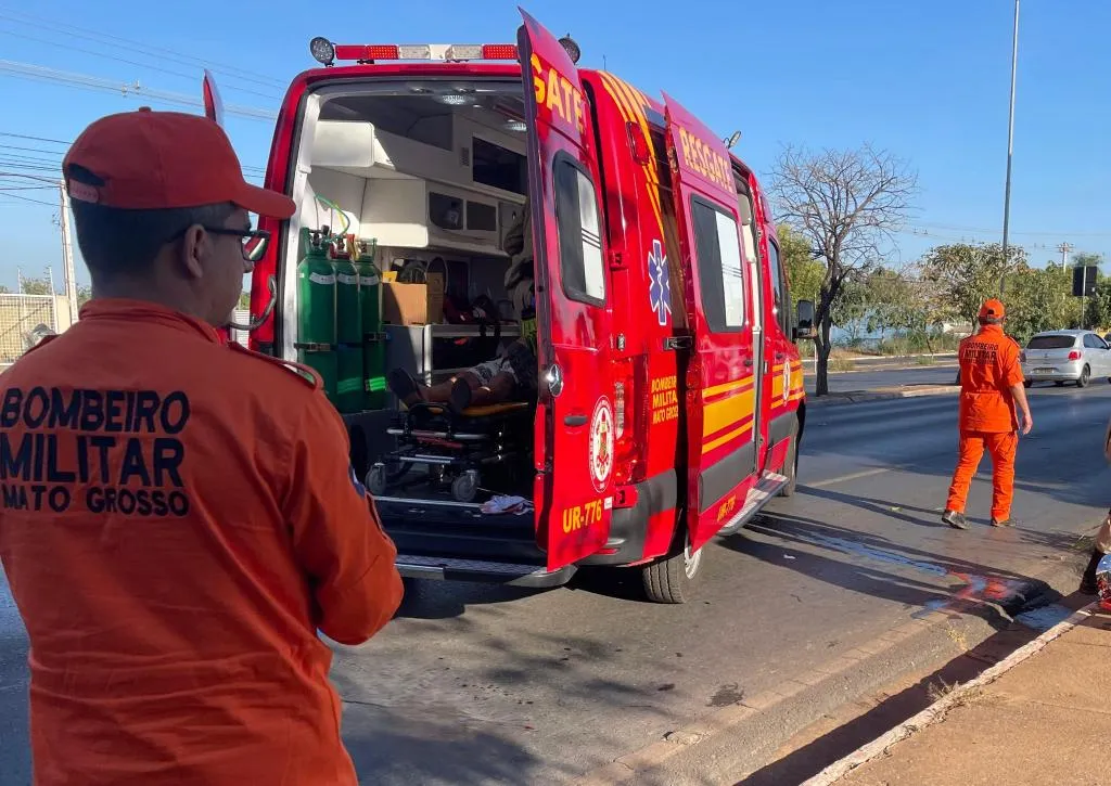 Acidente entre moto e bicicleta elétrica deixa 3 feridos